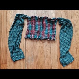 Long sleeve plaid crop top